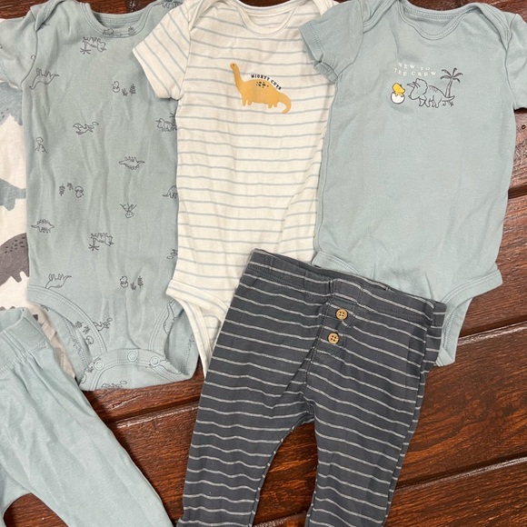 6 Month Boys Carter’s Bundle - Picture 3 of 3